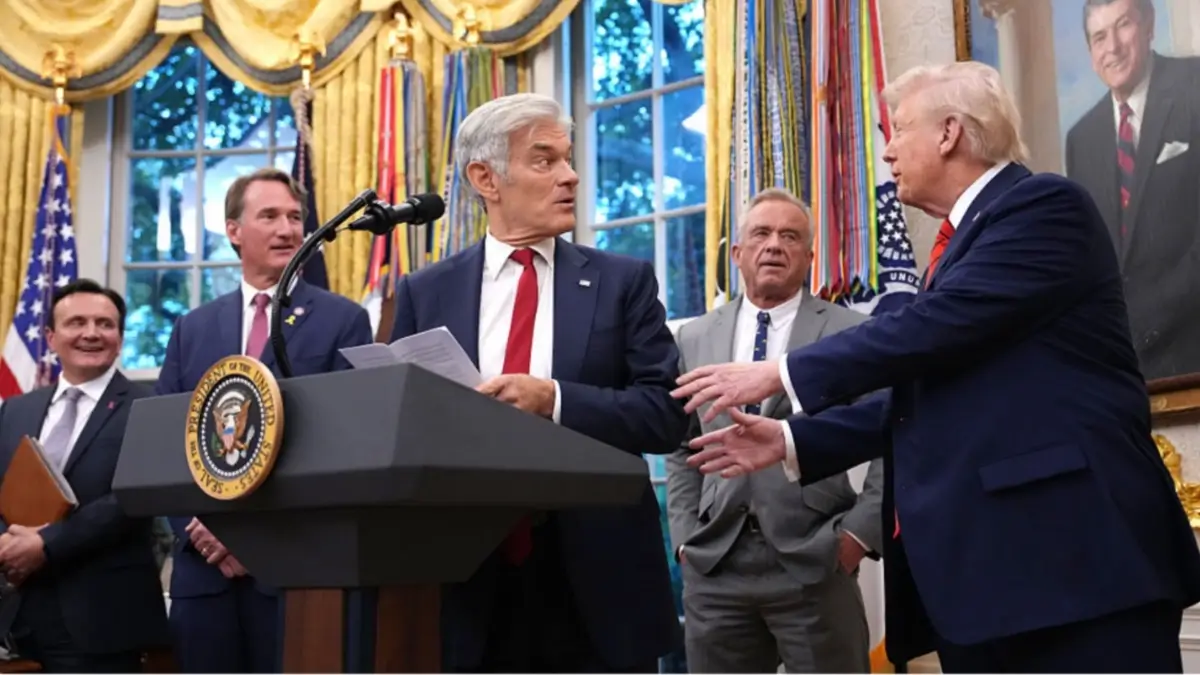 Dr. Oz Seemingly Reveals Something About Trump's Health While Telling Bizarre Story, and He Can't Take It Back